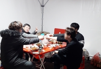 바베큐장 손님들