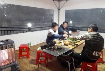 바베큐장 손님들
